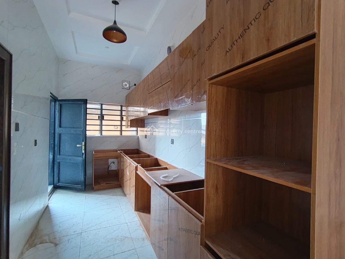 2 Bedroom Flat, Sabo Axis, Ikorodu, Lagos, Flat / Apartment for Rent