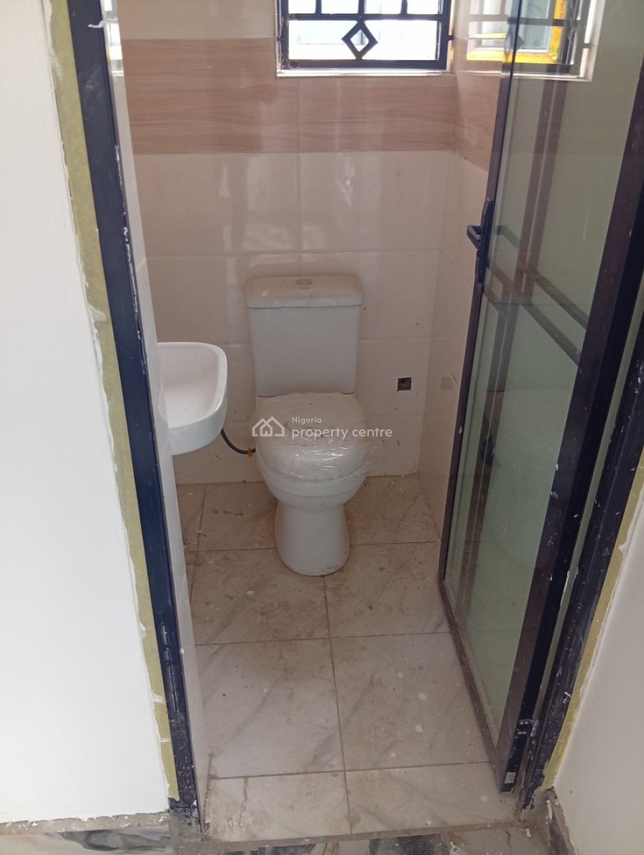 2bedrooms Flat in Durumi By Area 1 Bridge, By Area 1 Bridge, Durumi, Abuja, Flat / Apartment for Rent