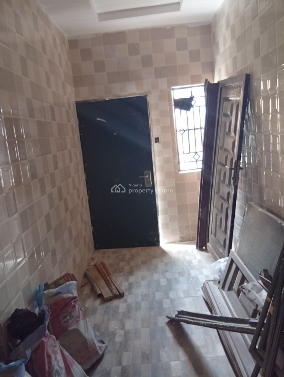 2bedrooms Flat in Durumi By Area 1 Bridge, By Area 1 Bridge, Durumi, Abuja, Flat / Apartment for Rent