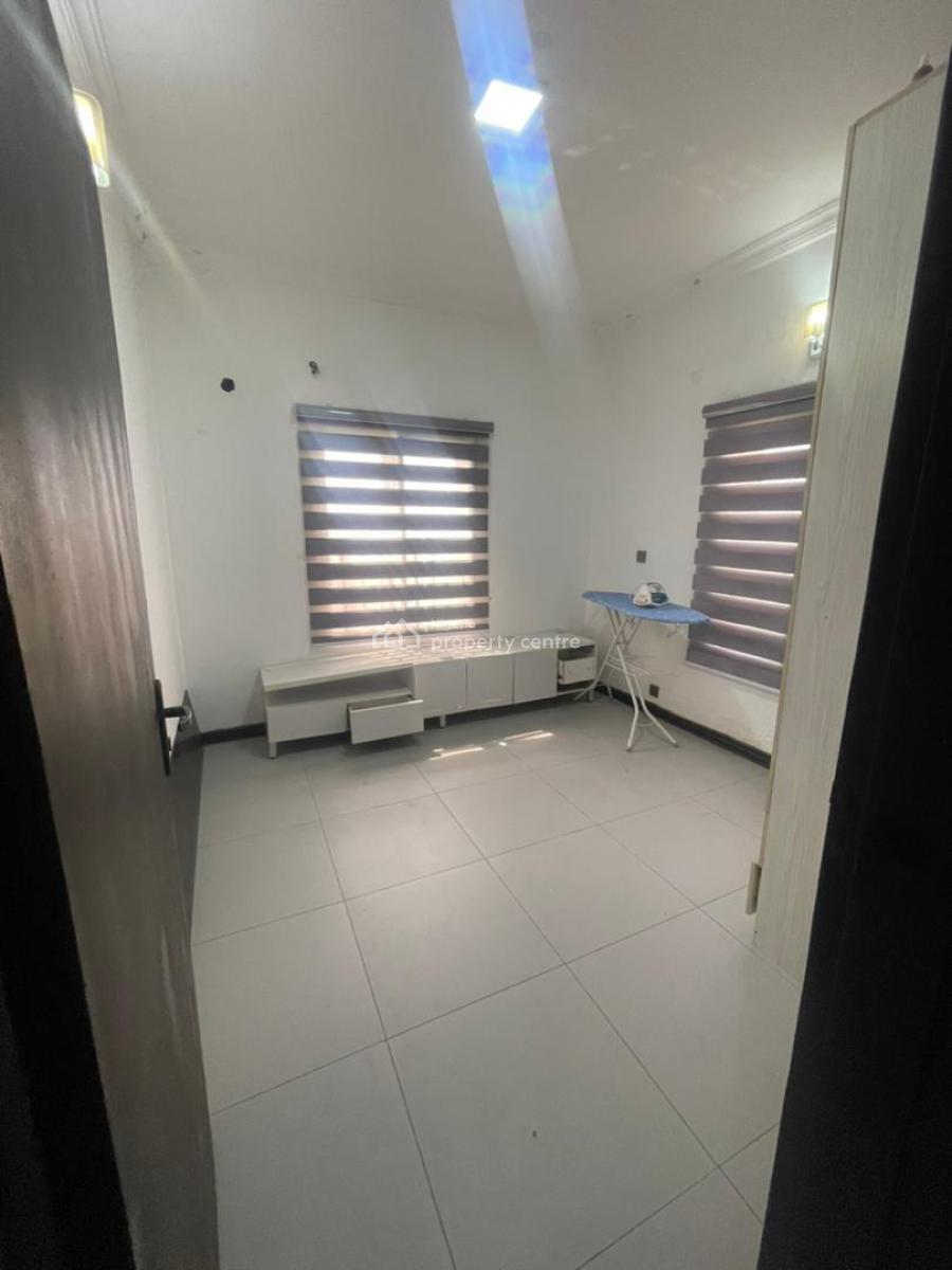 3 Bedroom Flat with 1 Room Bq, Yaba, Alagomeji, Yaba, Lagos, Flat / Apartment for Sale