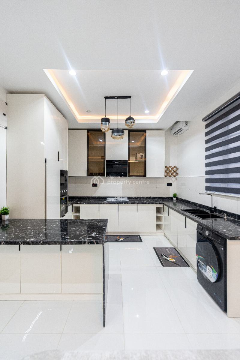 3 Bedroom Penthouse, Off Freedom Way, Lekki Phase 1, Lekki, Lagos, Flat / Apartment for Sale