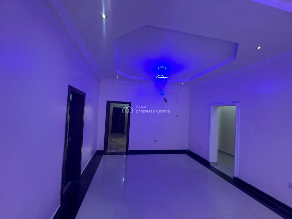 Standard 2 Bedroom Apartment, Lekki Phase 1, Lekki, Lagos, Flat / Apartment for Rent