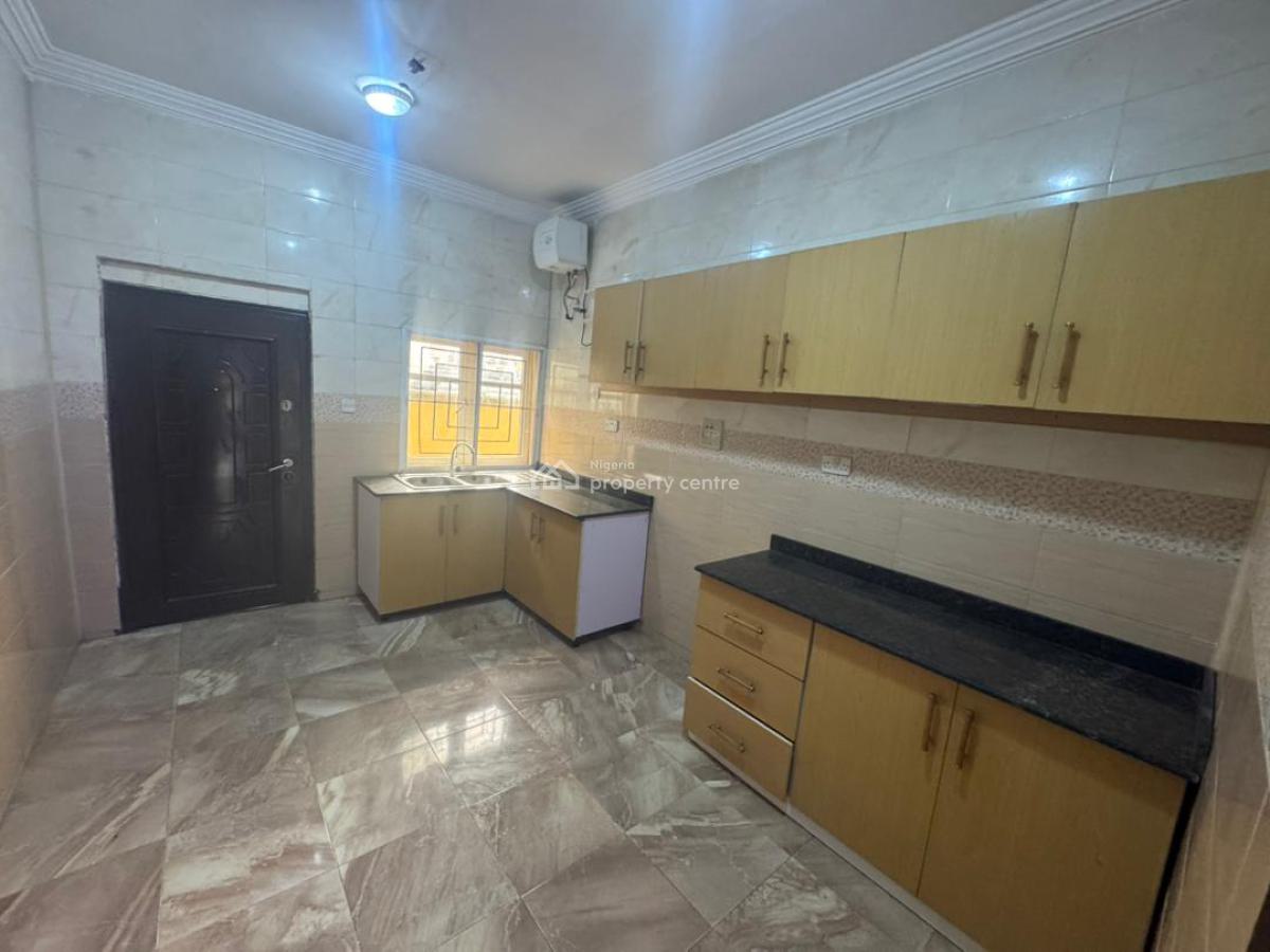 Standard 2 Bedroom Apartment, Lekki Phase 1, Lekki, Lagos, Flat / Apartment for Rent
