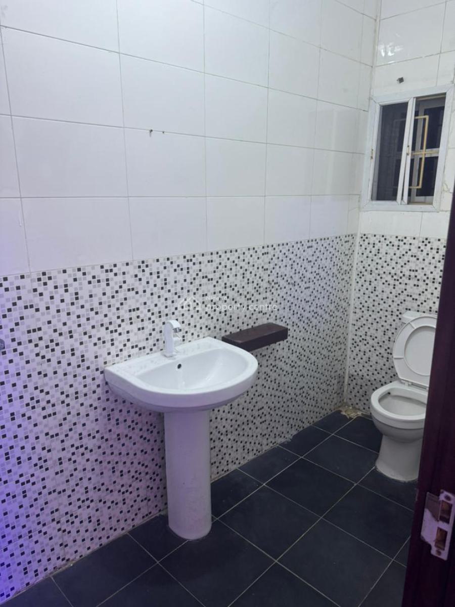 Standard 2 Bedroom Apartment, Lekki Phase 1, Lekki, Lagos, Flat / Apartment for Rent