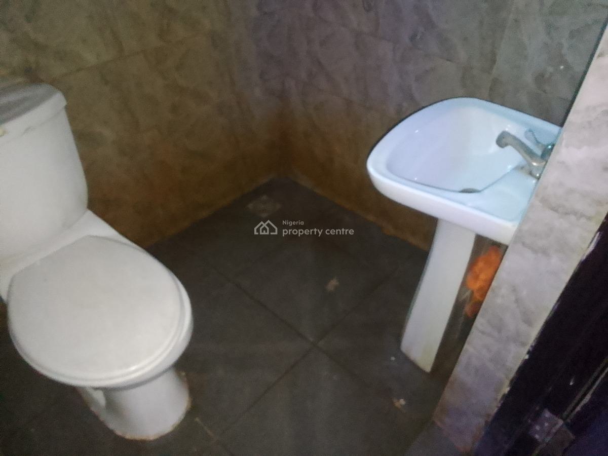 Luxury 2 Bedroom Flat with Excellent Features, Meadow View Estate, Ogombo, Ajah, Lagos, Flat / Apartment for Rent