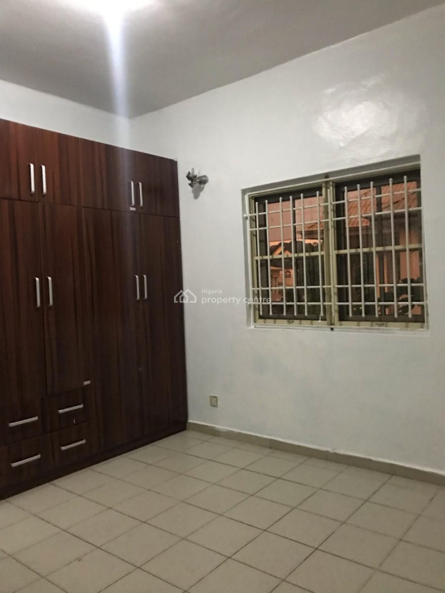 Weekend Money    Very Standard Clean Mass, Lekki Phase 1, Lekki, Lagos, Flat / Apartment for Rent