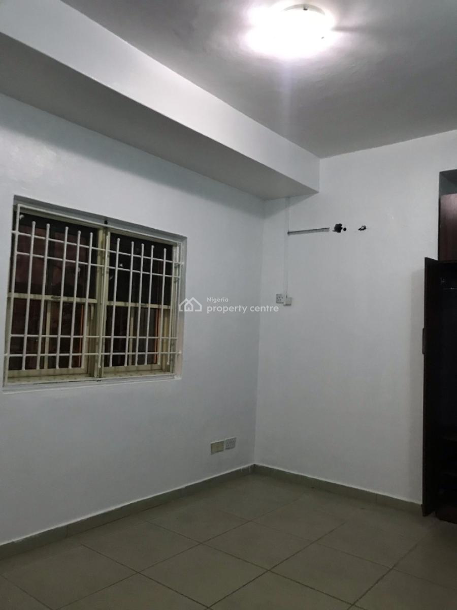 Weekend Money    Very Standard Clean Mass, Lekki Phase 1, Lekki, Lagos, Flat / Apartment for Rent