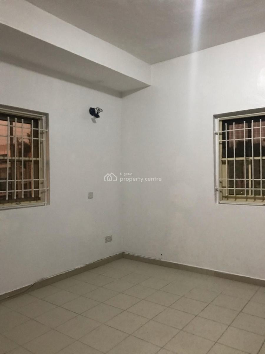 Weekend Money    Very Standard Clean Mass, Lekki Phase 1, Lekki, Lagos, Flat / Apartment for Rent