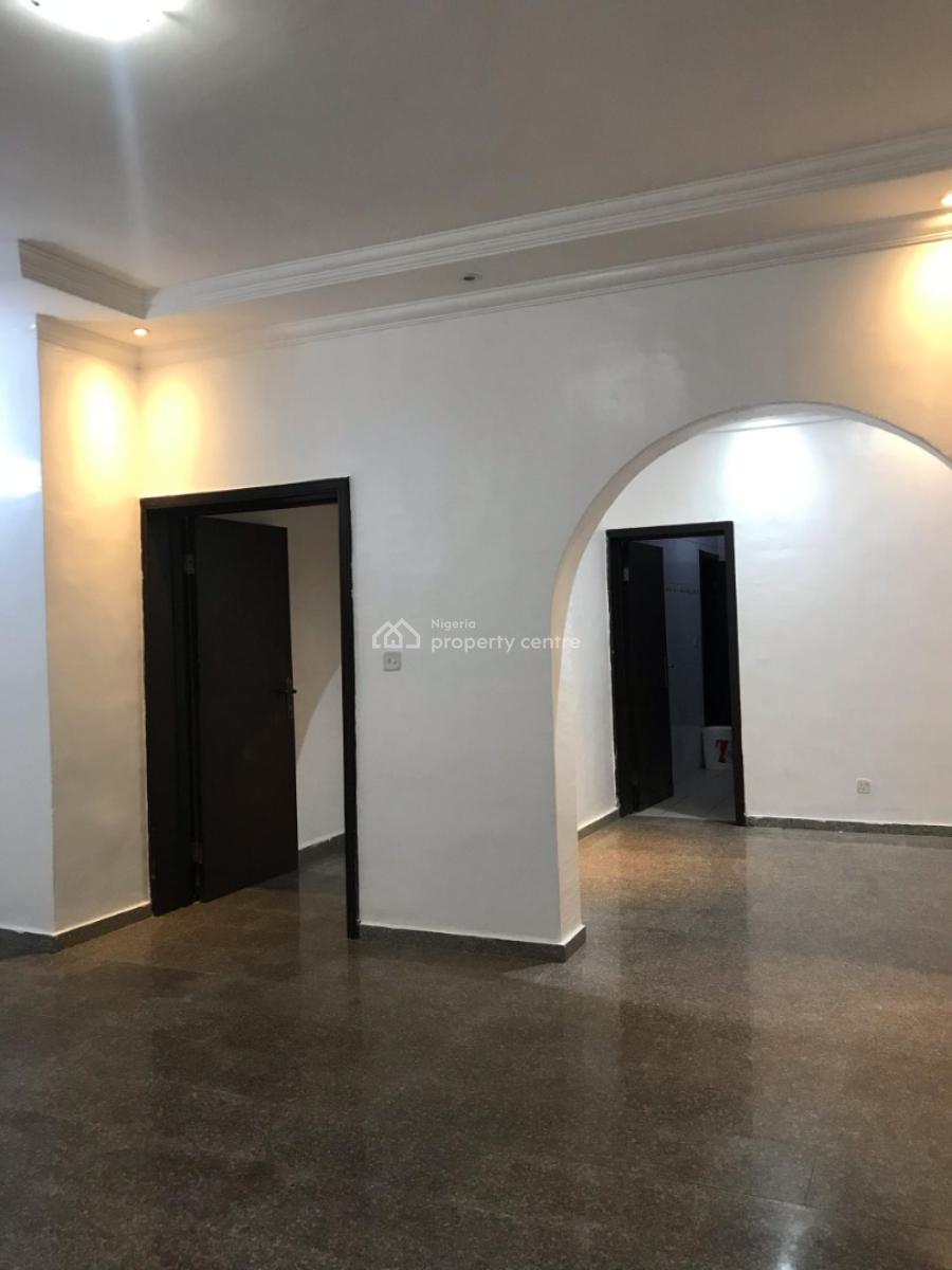 Weekend Money    Very Standard Clean Mass, Lekki Phase 1, Lekki, Lagos, Flat / Apartment for Rent