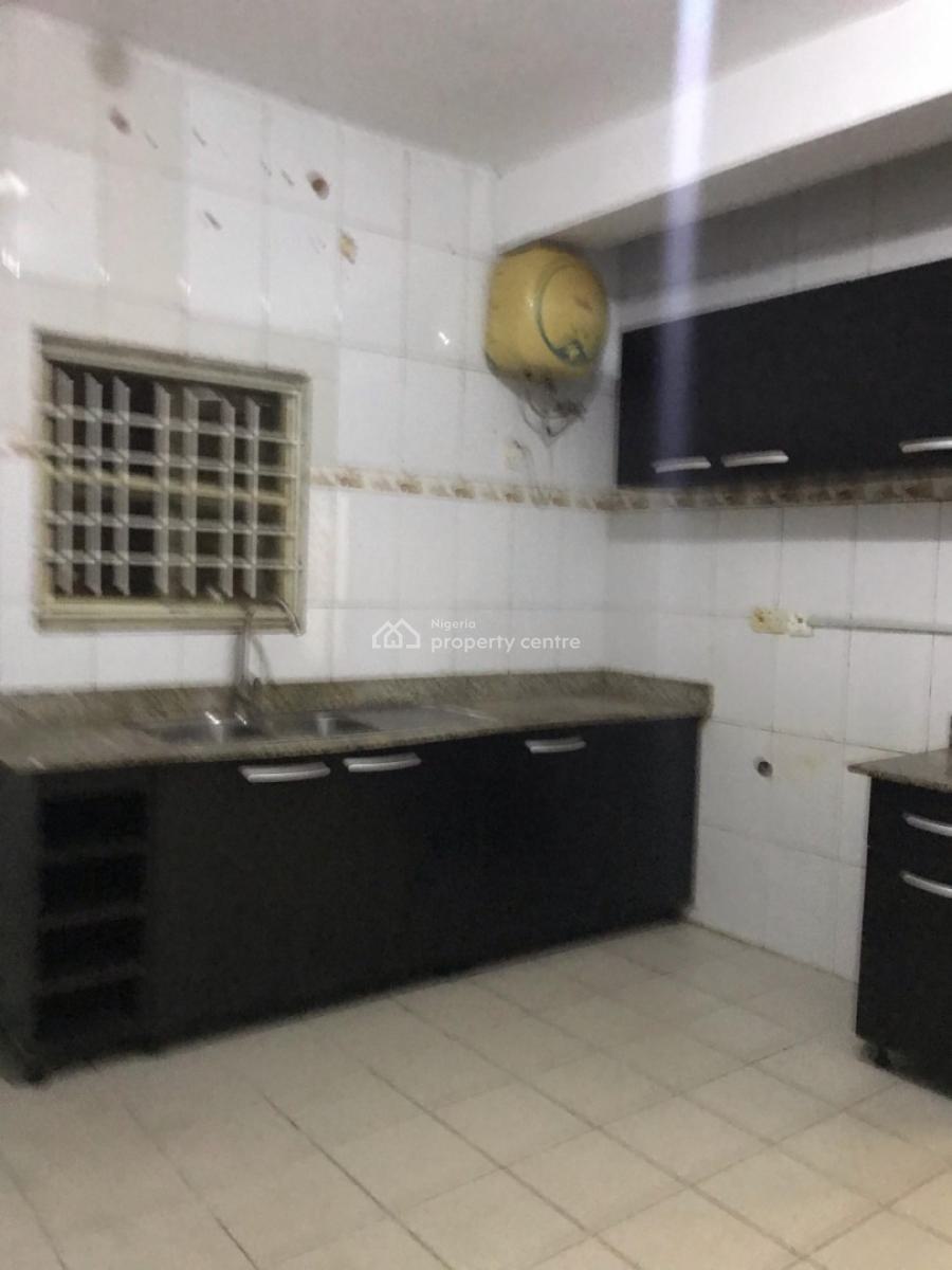 Weekend Money    Very Standard Clean Mass, Lekki Phase 1, Lekki, Lagos, Flat / Apartment for Rent