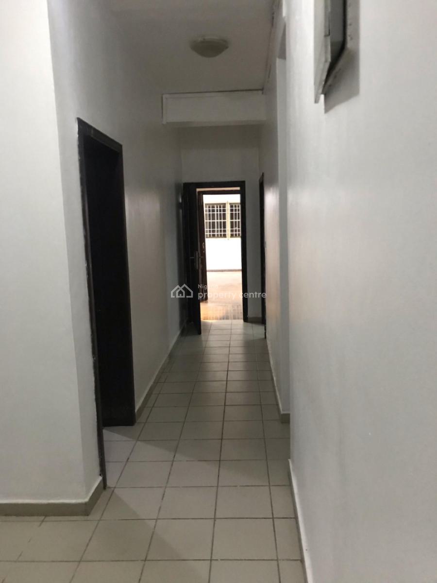 Weekend Money    Very Standard Clean Mass, Lekki Phase 1, Lekki, Lagos, Flat / Apartment for Rent
