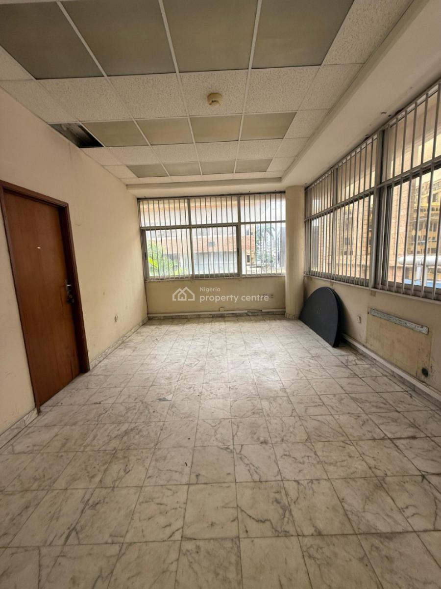 for Lease Massive Detached House with an Open Court Area & a Lot Room, Victoria Island (vi), Lagos, House for Rent