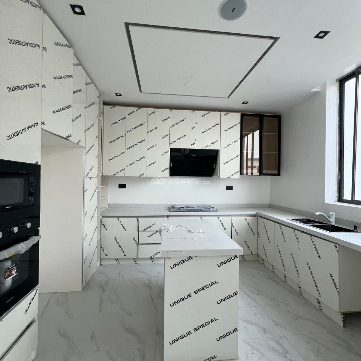 2bed  250 Million, Lekki Phase 1, Lekki, Lagos, Flat / Apartment for Sale