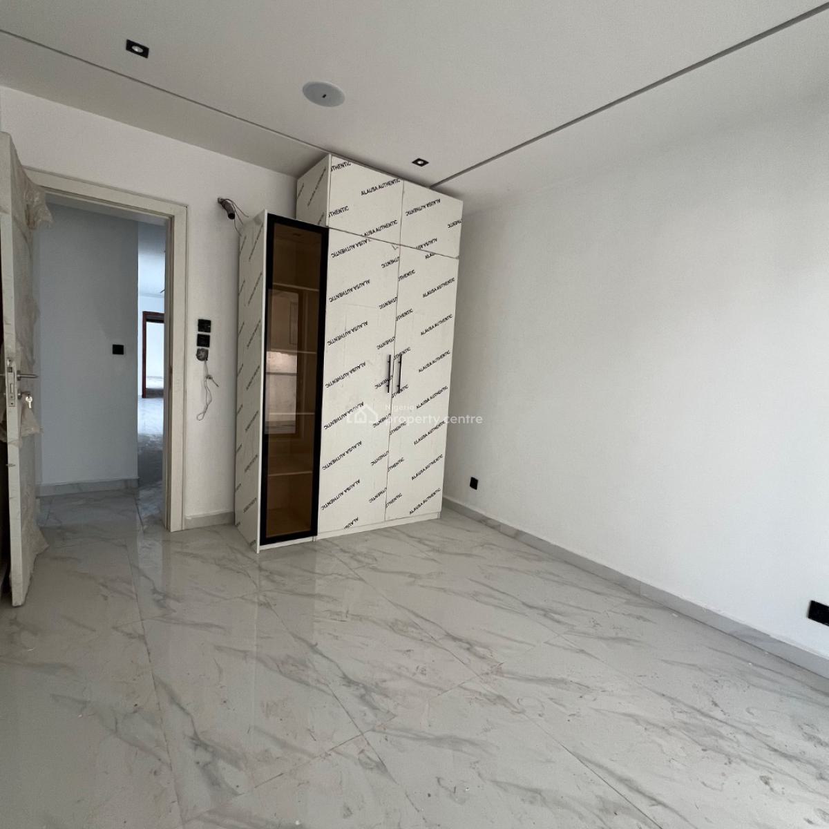 3 Bed  400 Million, Lekki Phase 1, Lekki, Lagos, Flat / Apartment for Sale