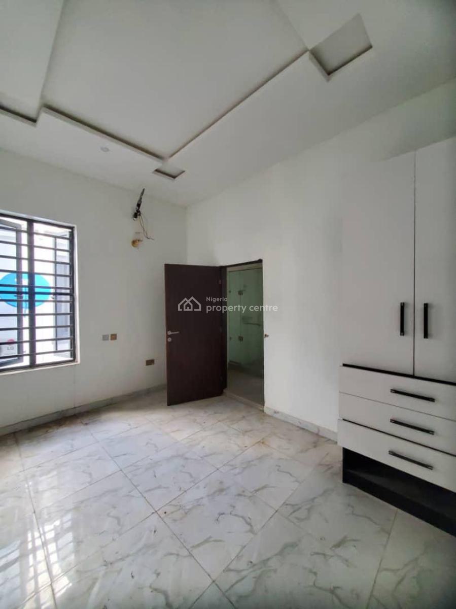 Spacious Room in a Shared Apartment, Orchid Road, Eleganza Bustop Lekki Lagos, Lekki, Lagos, Flat / Apartment for Rent