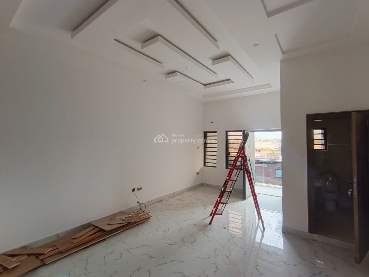 2 Bedroom Flat, Elepe Ijede Road, Ikorodu, Lagos, Flat / Apartment for Rent