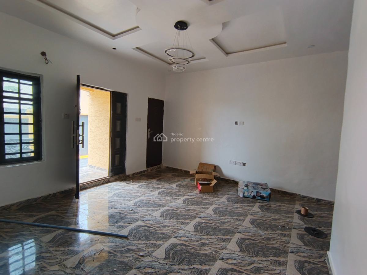 2 Bedroom Flat, Elepe Ijede Road, Ikorodu, Lagos, Flat / Apartment for Rent