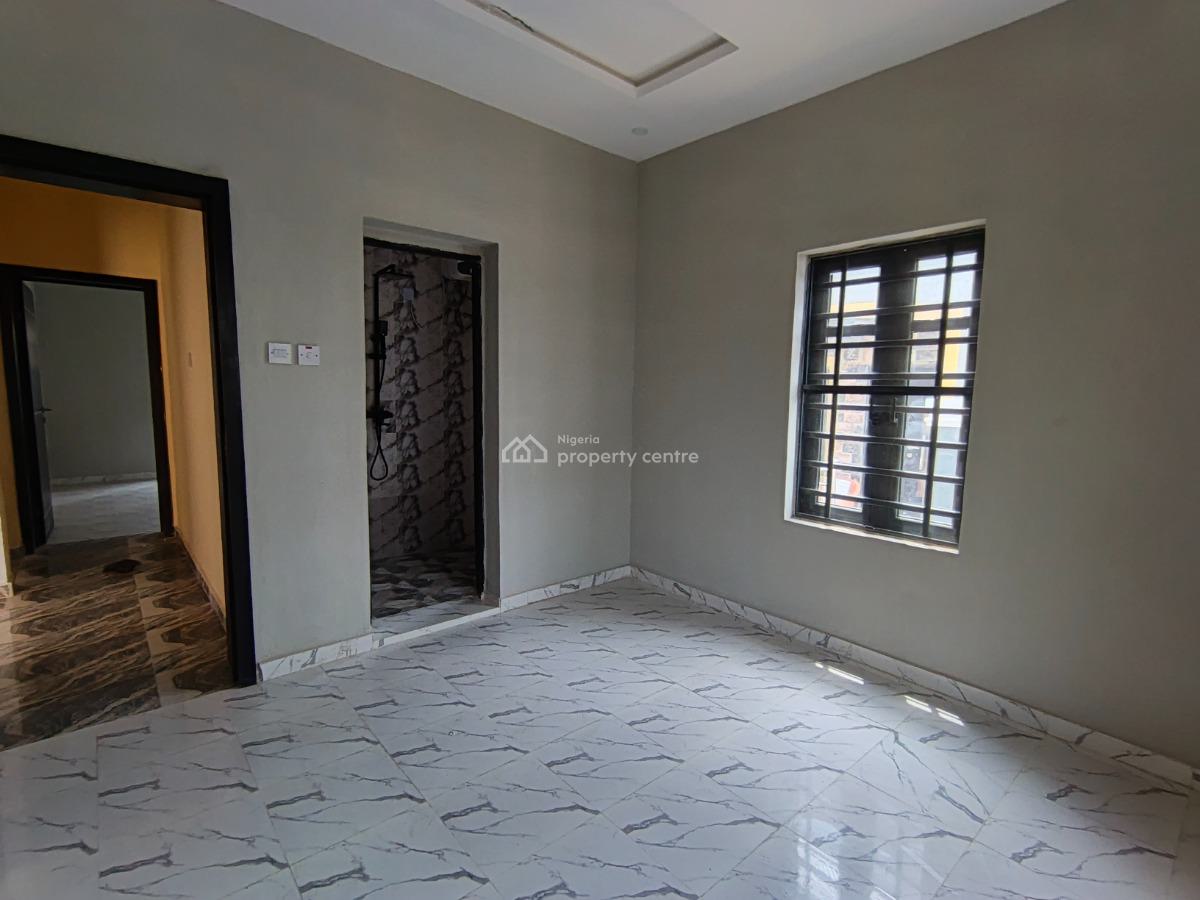2 Bedroom Flat, Elepe Ijede Road, Ikorodu, Lagos, Flat / Apartment for Rent