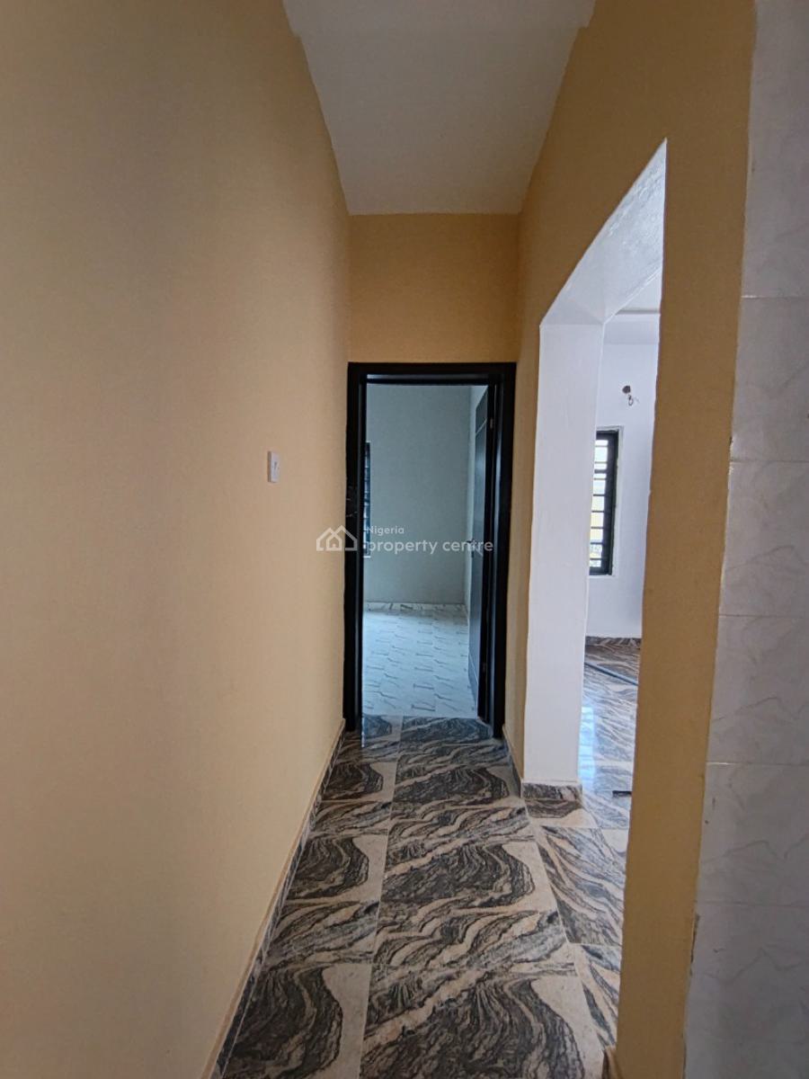 2 Bedroom Flat, Elepe Ijede Road, Ikorodu, Lagos, Flat / Apartment for Rent