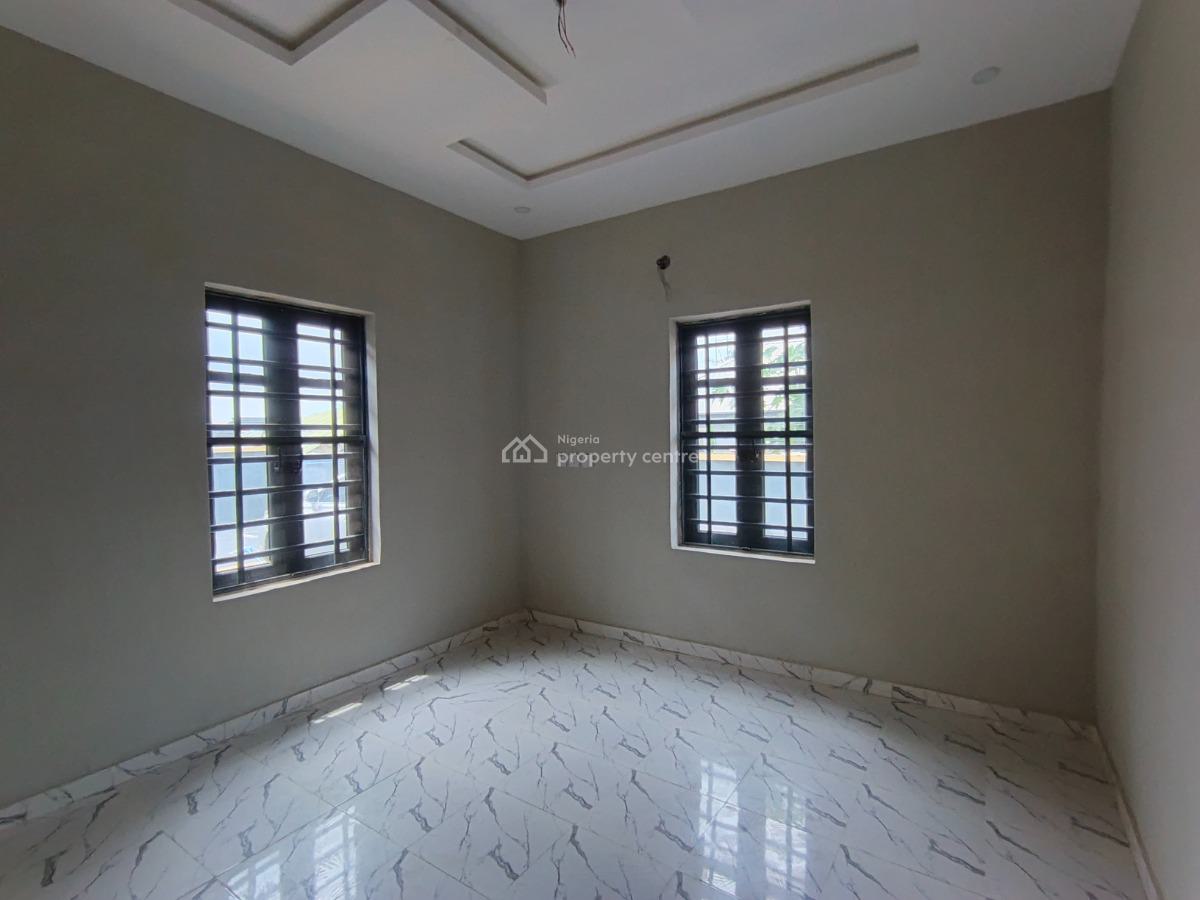 2 Bedroom Flat, Elepe Ijede Road, Ikorodu, Lagos, Flat / Apartment for Rent