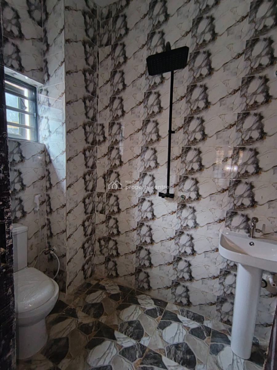 2 Bedroom Flat, Elepe Ijede Road, Ikorodu, Lagos, Flat / Apartment for Rent