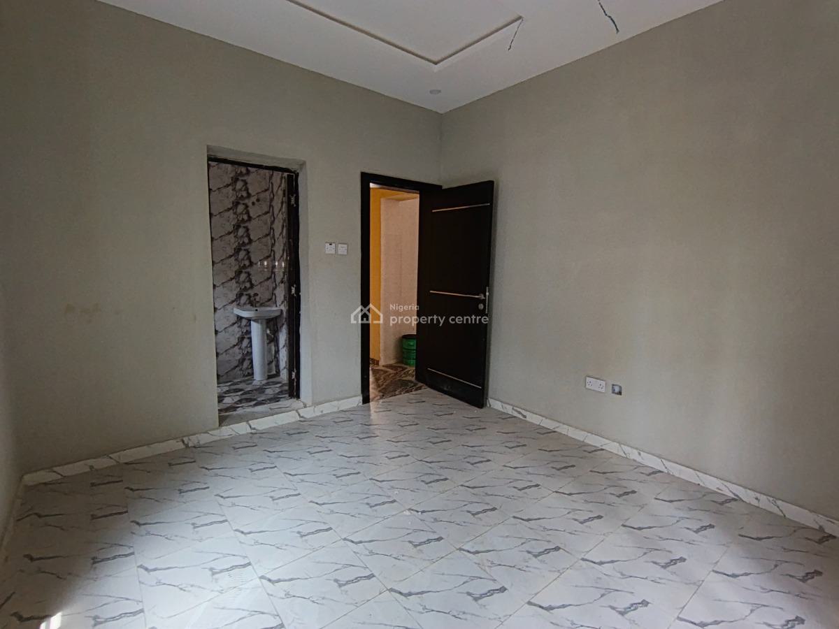 2 Bedroom Flat, Elepe Ijede Road, Ikorodu, Lagos, Flat / Apartment for Rent