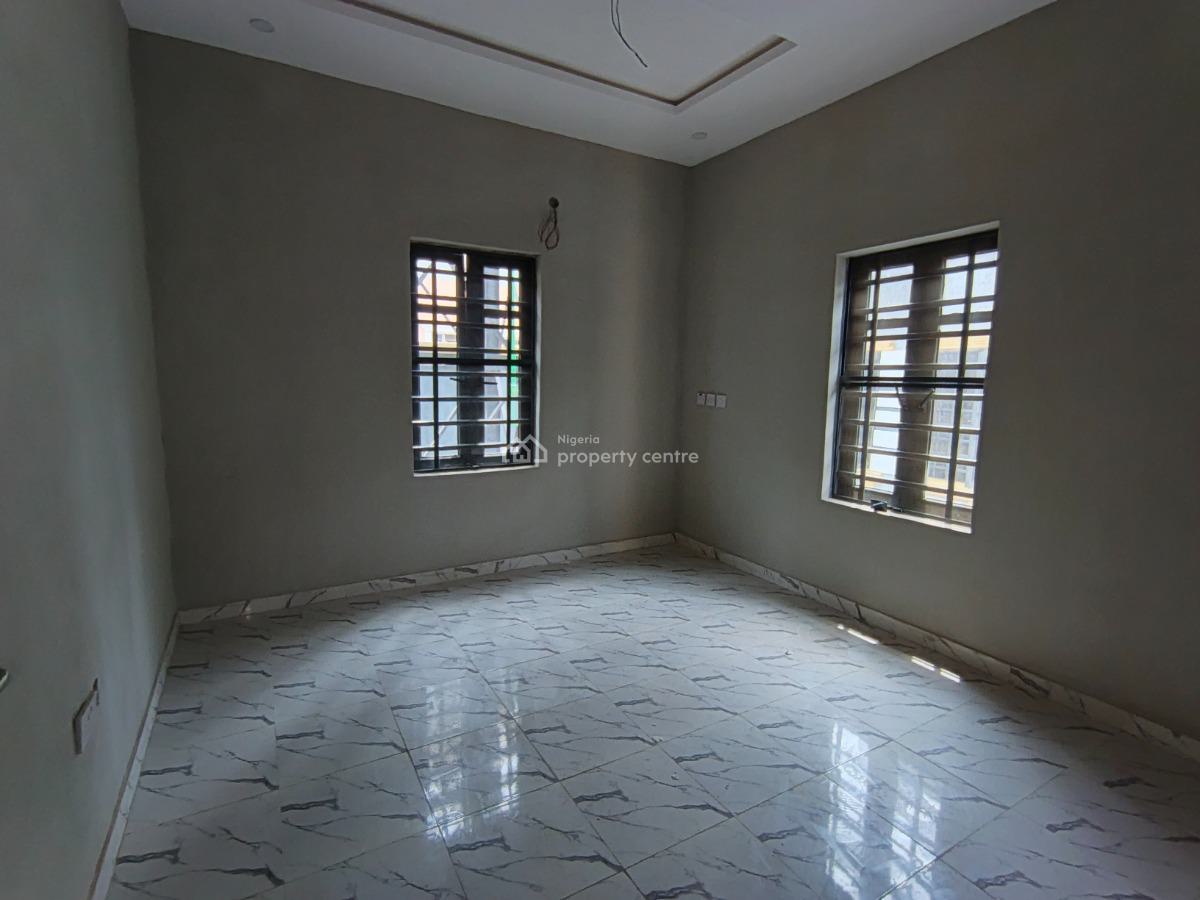 2 Bedroom Flat, Elepe Ijede Road, Ikorodu, Lagos, Flat / Apartment for Rent