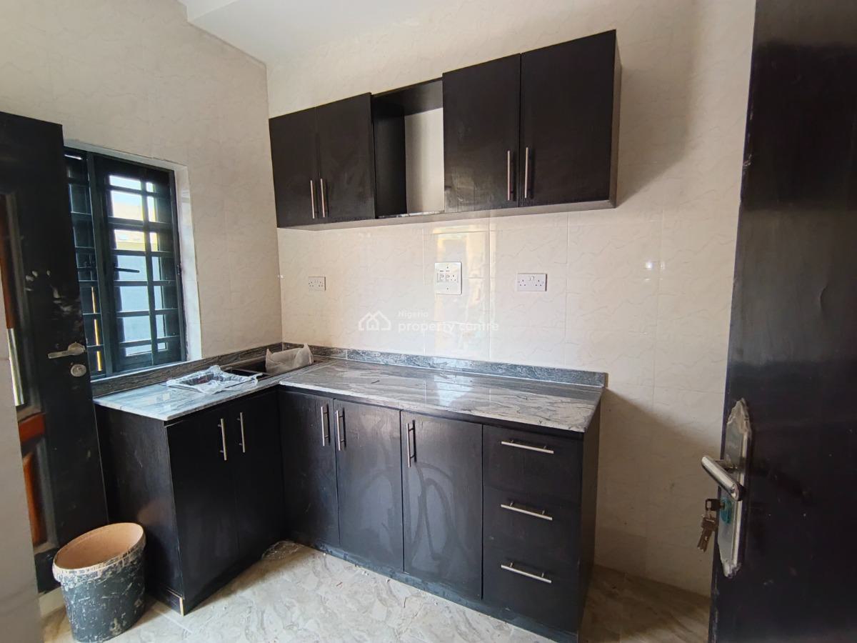 2 Bedroom Flat, Elepe Ijede Road, Ikorodu, Lagos, Flat / Apartment for Rent