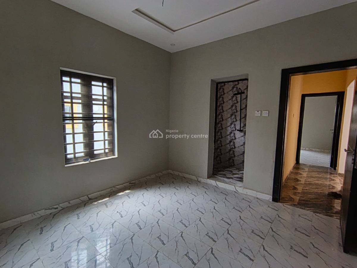 2 Bedroom Flat, Elepe Ijede Road, Ikorodu, Lagos, Flat / Apartment for Rent
