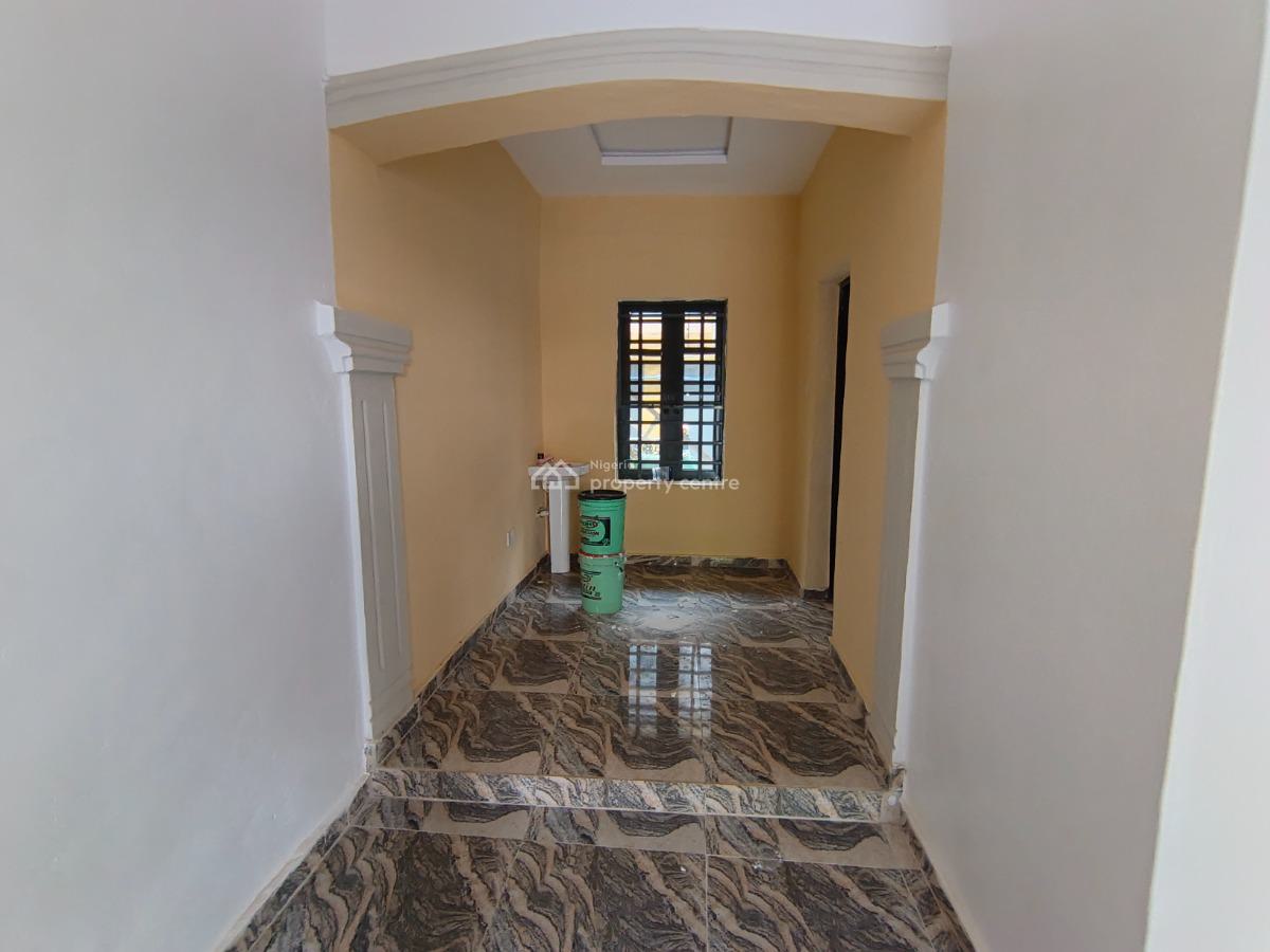 2 Bedroom Flat, Elepe Ijede Road, Ikorodu, Lagos, Flat / Apartment for Rent