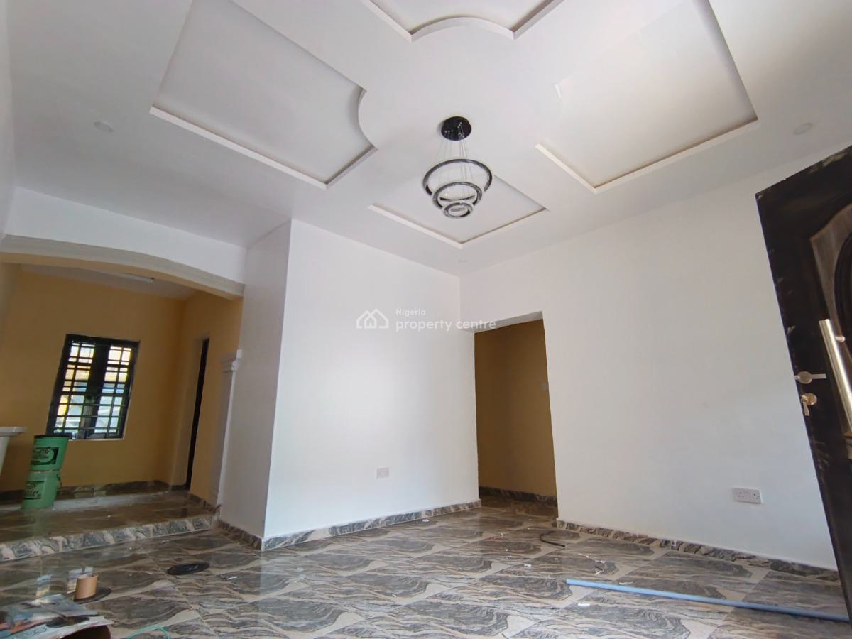 2 Bedroom Flat, Elepe Ijede Road, Ikorodu, Lagos, Flat / Apartment for Rent