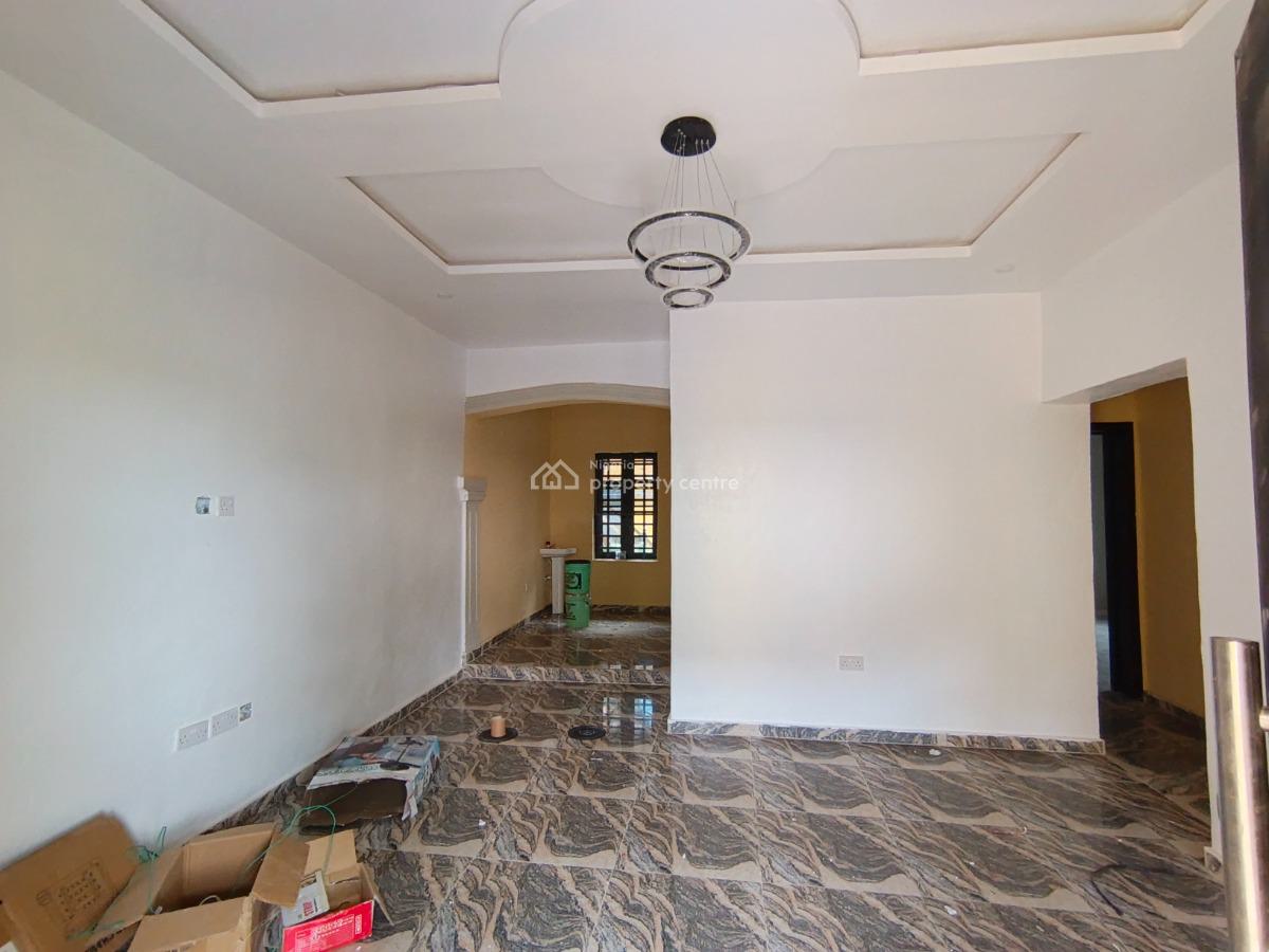 2 Bedroom Flat, Elepe Ijede Road, Ikorodu, Lagos, Flat / Apartment for Rent