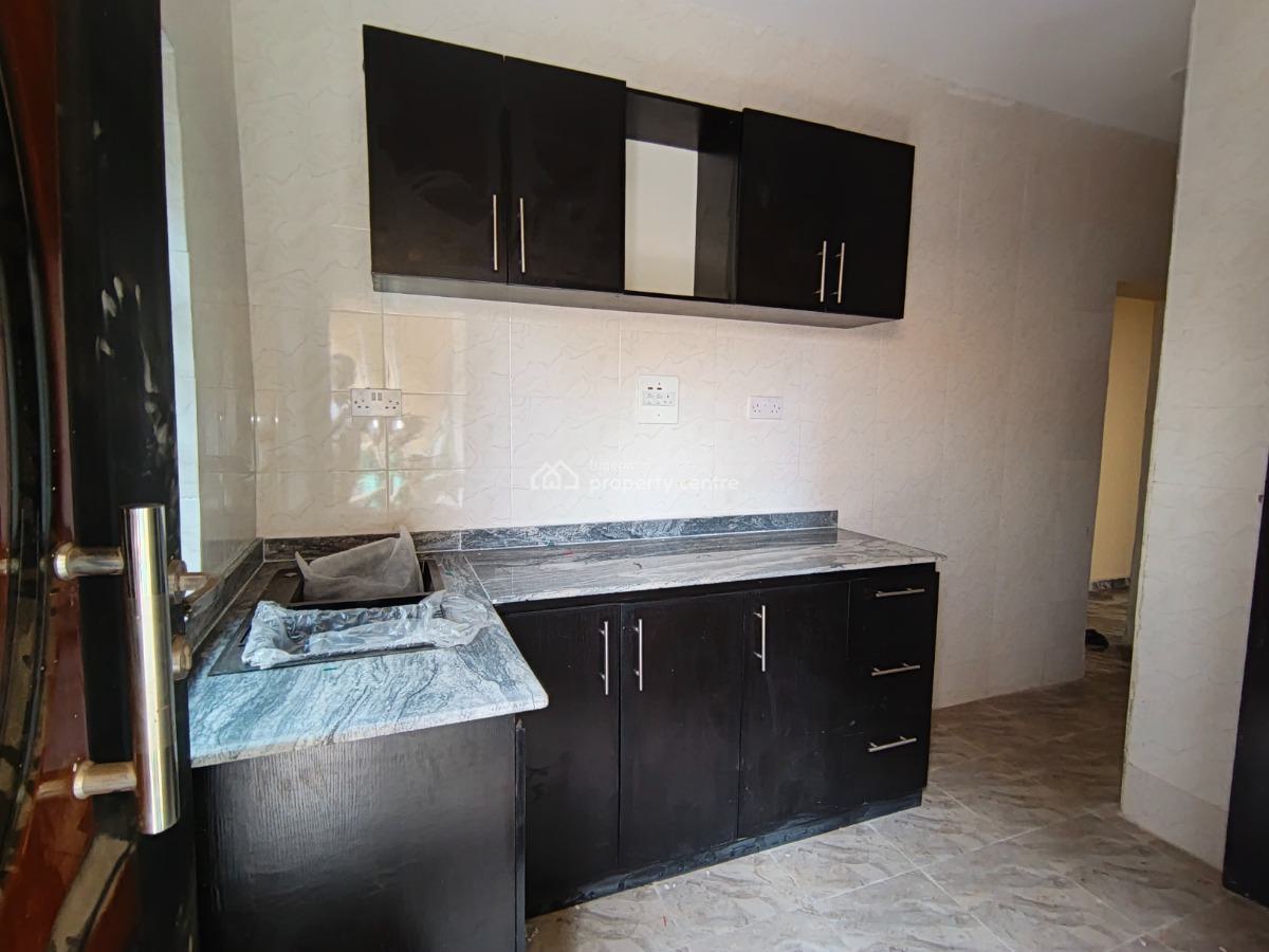 2 Bedroom Flat, Elepe Ijede Road, Ikorodu, Lagos, Flat / Apartment for Rent