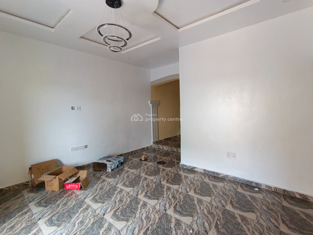 2 Bedroom Flat, Elepe Ijede Road, Ikorodu, Lagos, Flat / Apartment for Rent