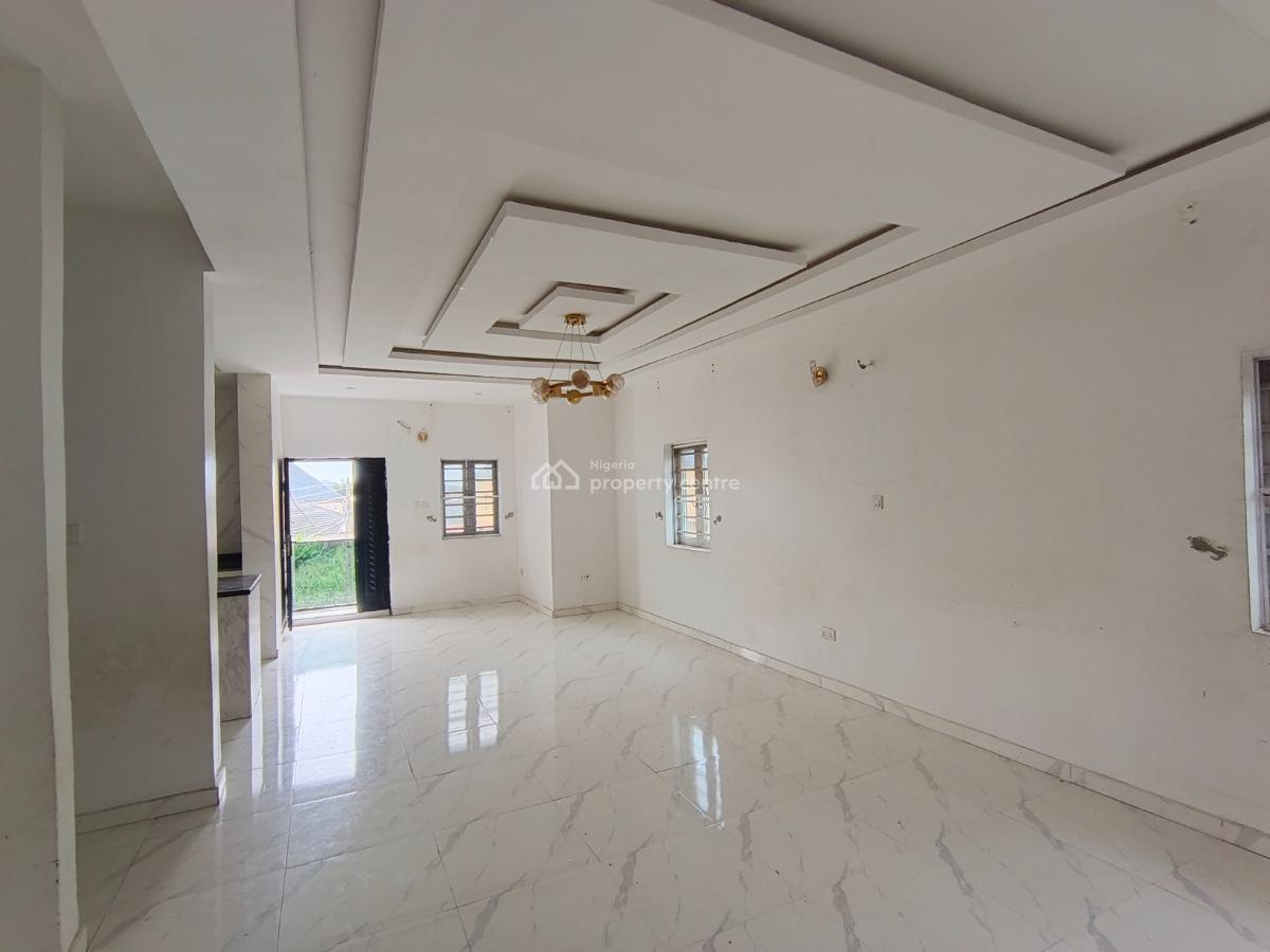 2 Bedroom Flat, Elepe Ijede Road, Ikorodu, Lagos, Flat / Apartment for Rent