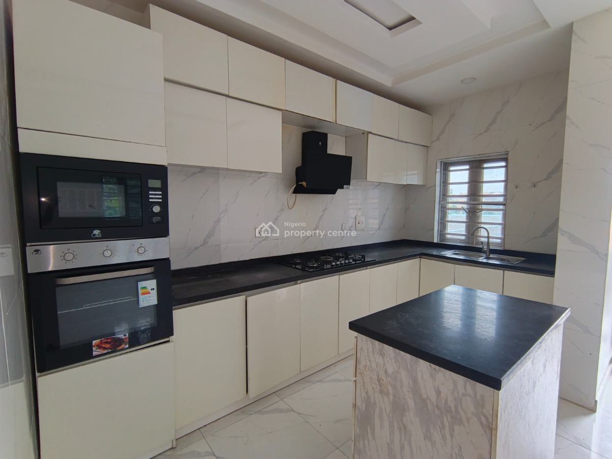 2 Bedroom Flat, Elepe Ijede Road, Ikorodu, Lagos, Flat / Apartment for Rent