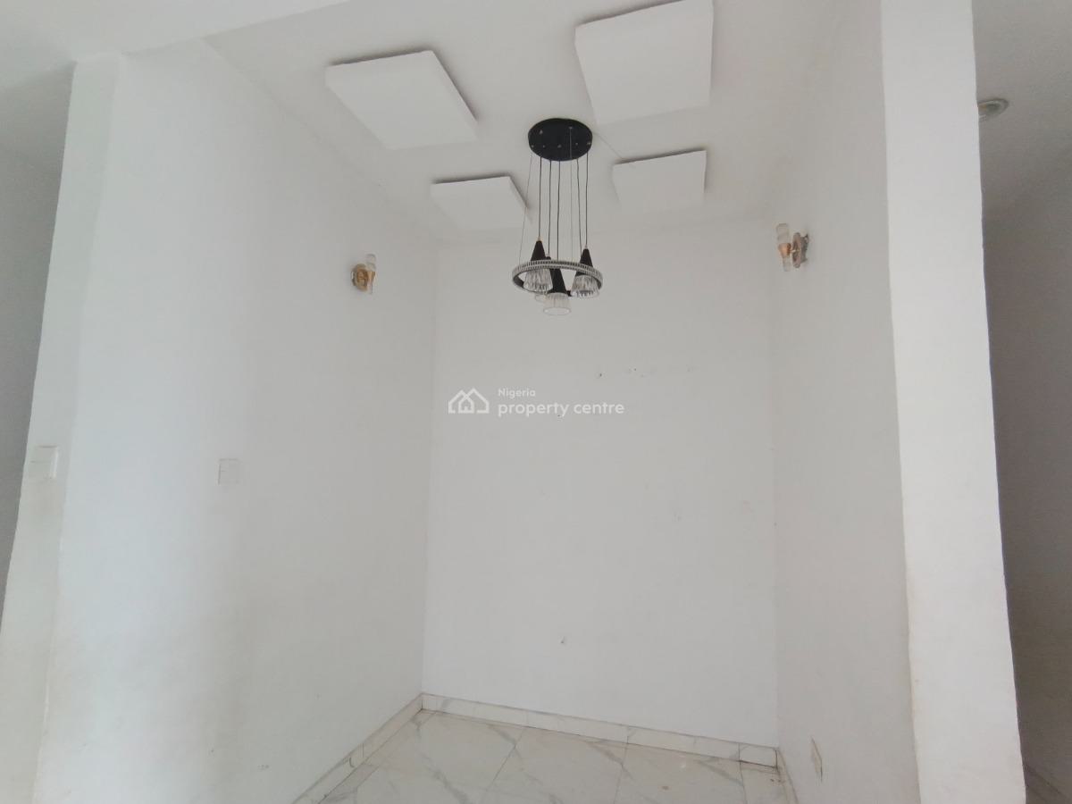 2 Bedroom Flat, Elepe Ijede Road, Ikorodu, Lagos, Flat / Apartment for Rent