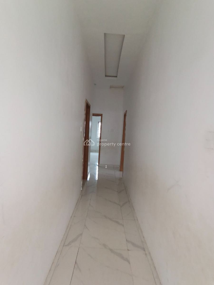 2 Bedroom Flat, Elepe Ijede Road, Ikorodu, Lagos, Flat / Apartment for Rent
