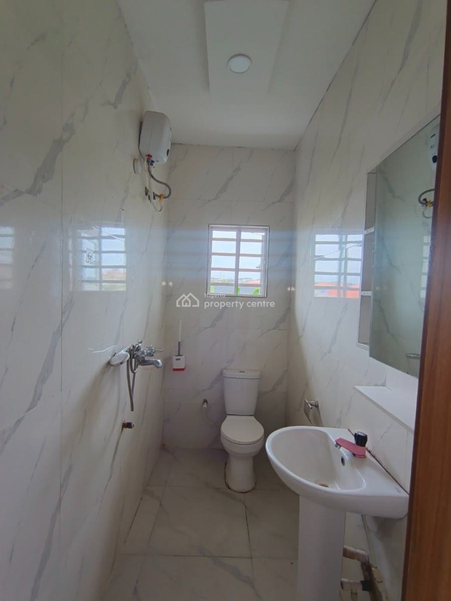 2 Bedroom Flat, Elepe Ijede Road, Ikorodu, Lagos, Flat / Apartment for Rent