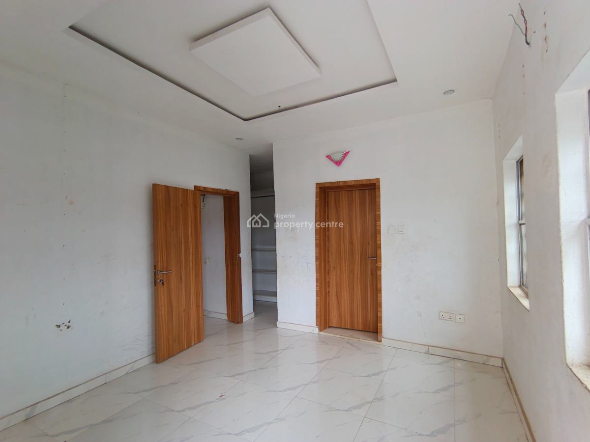 2 Bedroom Flat, Elepe Ijede Road, Ikorodu, Lagos, Flat / Apartment for Rent