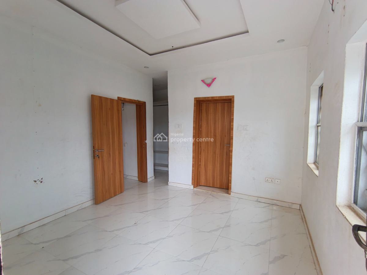 2 Bedroom Flat, Elepe Ijede Road, Ikorodu, Lagos, Flat / Apartment for Rent