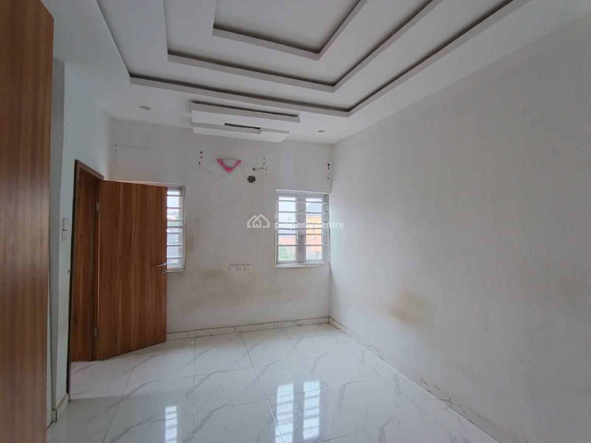 2 Bedroom Flat, Elepe Ijede Road, Ikorodu, Lagos, Flat / Apartment for Rent