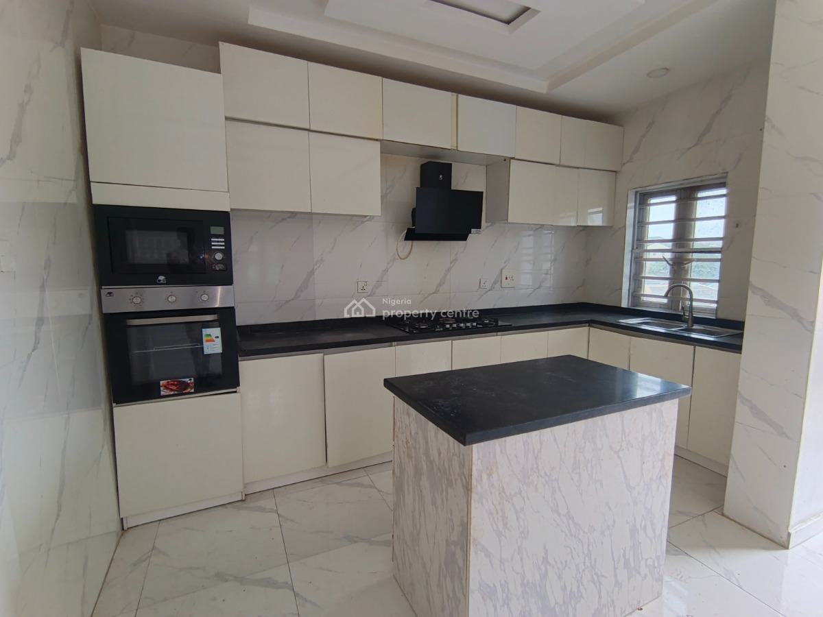 2 Bedroom Flat, Elepe Ijede Road, Ikorodu, Lagos, Flat / Apartment for Rent