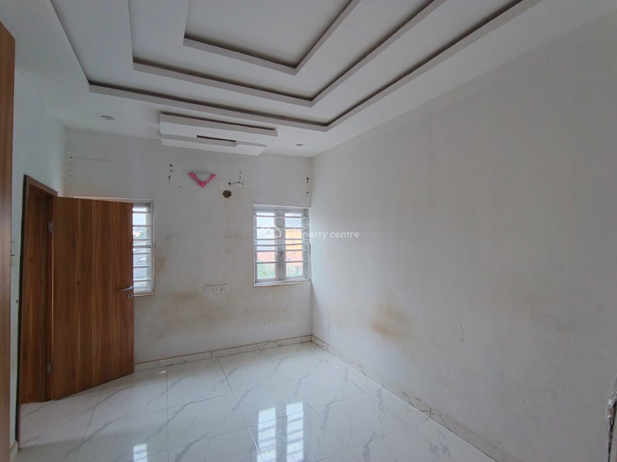 2 Bedroom Flat, Elepe Ijede Road, Ikorodu, Lagos, Flat / Apartment for Rent