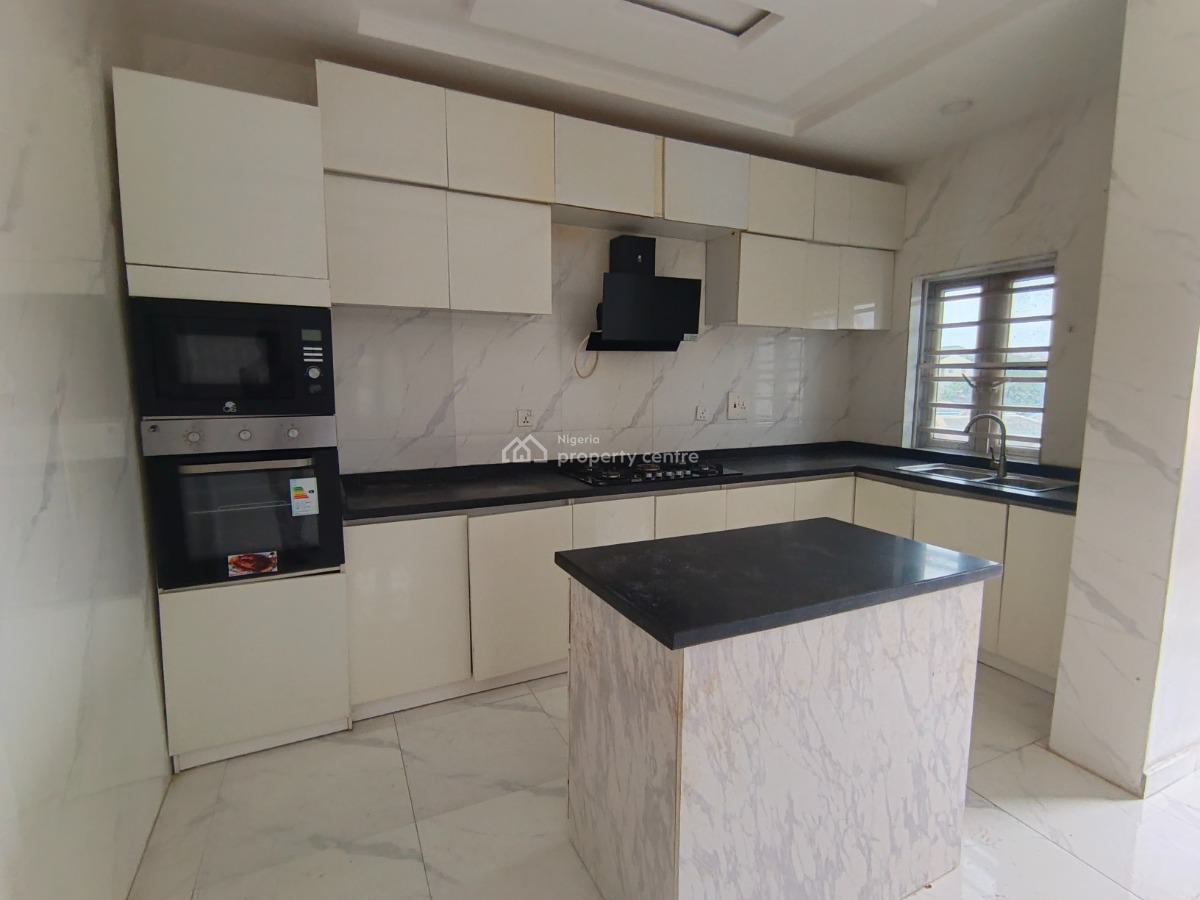 2 Bedroom Flat, Elepe Ijede Road, Ikorodu, Lagos, Flat / Apartment for Rent