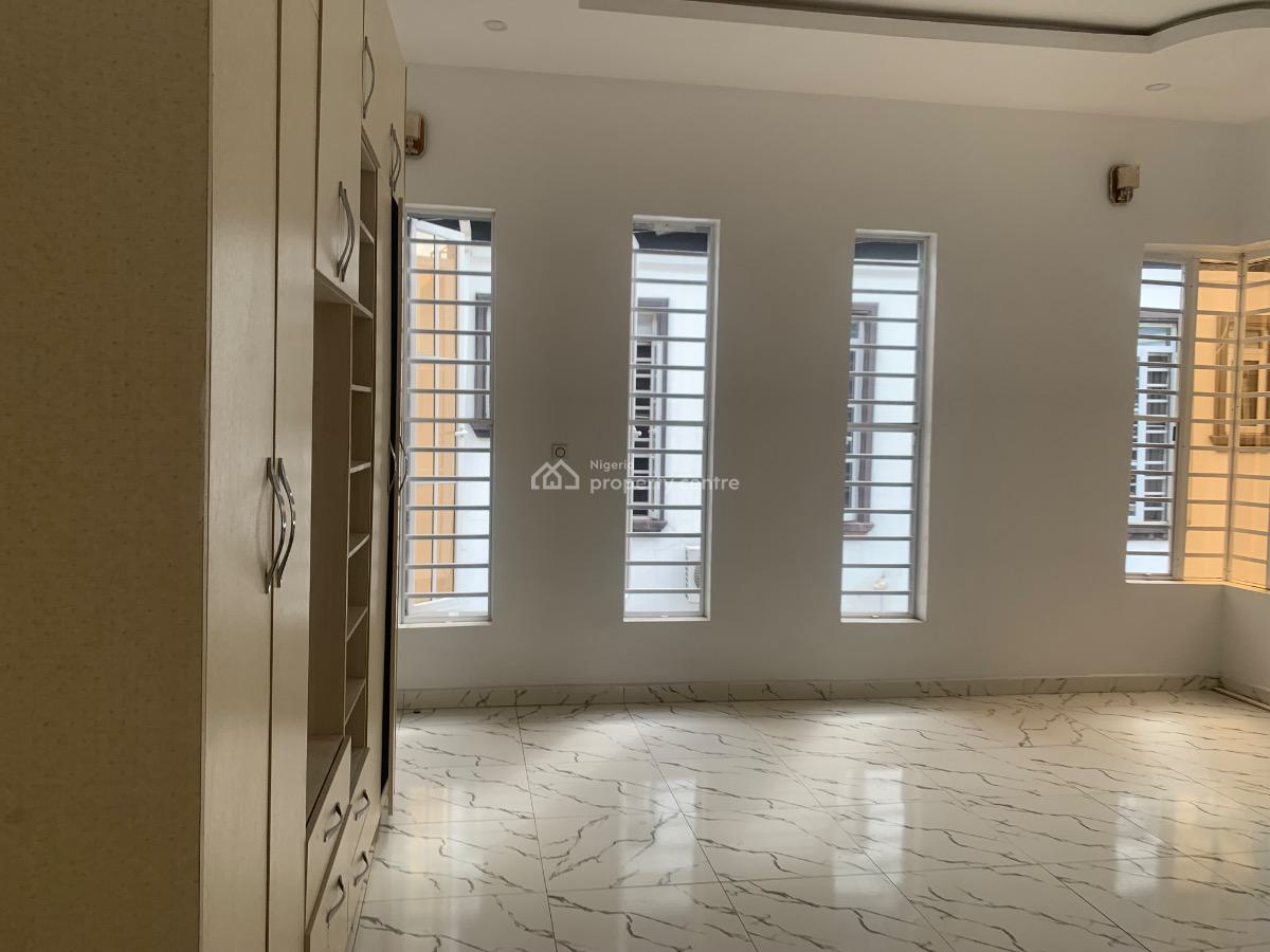 Self Contain (massive Studio), Ikota Villa Estate, Lekki, Lagos, Self Contain (single Rooms) for Rent