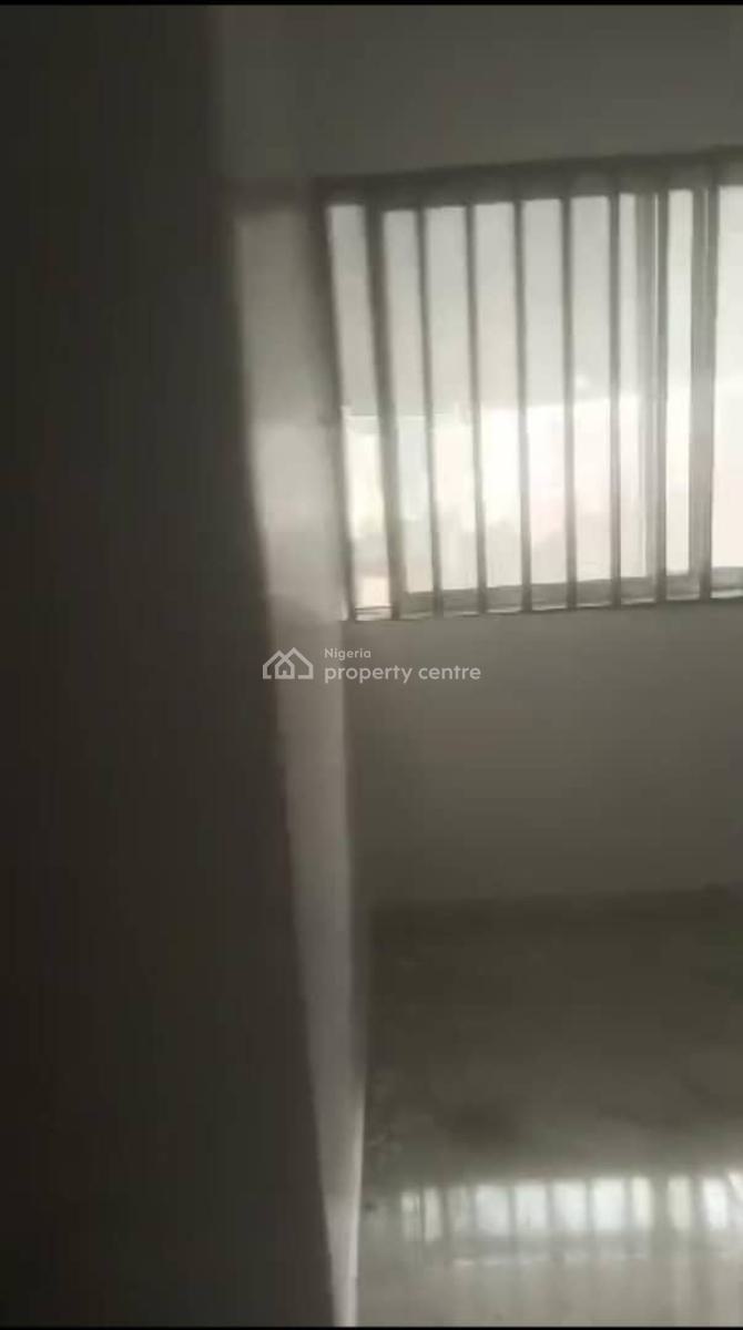 Lovely 3 Bedroom Flat, Off Adekunle Kuye., Surulere, Lagos, Flat / Apartment for Rent