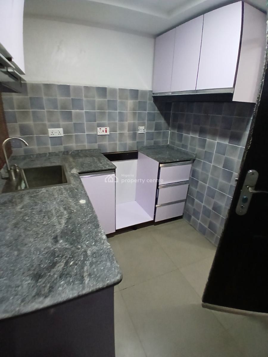 a Nice One Bedroom Flat with 2 Tiolets, Wuse, Abuja, Flat / Apartment for Rent
