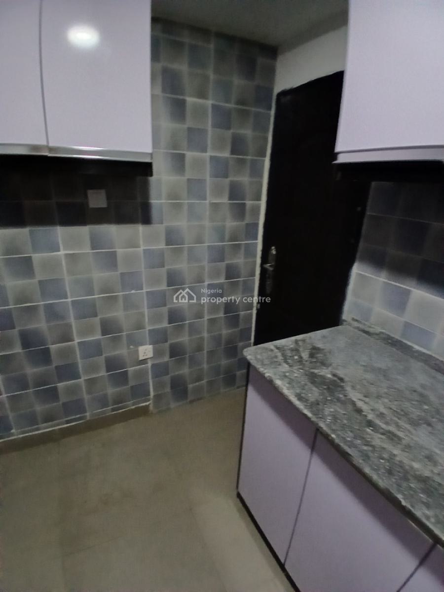 a Nice One Bedroom Flat with 2 Tiolets, Wuse, Abuja, Flat / Apartment for Rent