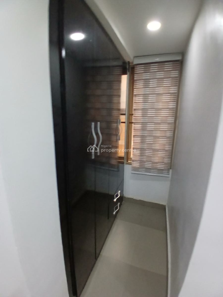a Nice One Bedroom Flat with 2 Tiolets, Wuse, Abuja, Flat / Apartment for Rent